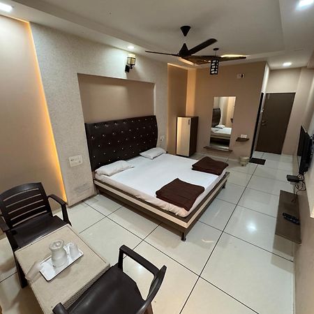 Hotel Bluediamond Bardoli المظهر الخارجي الصورة