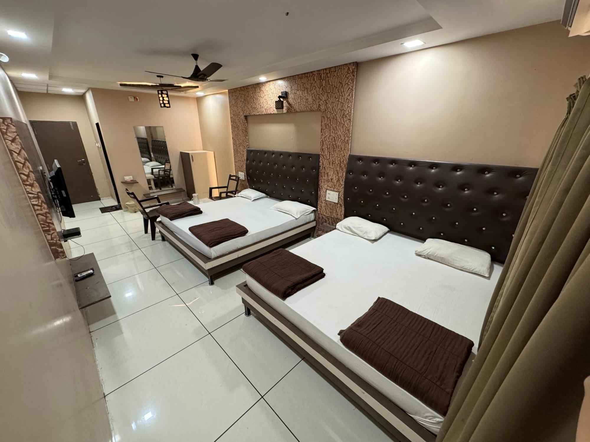 Hotel Bluediamond Bardoli المظهر الخارجي الصورة